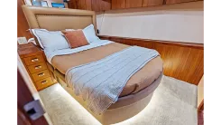 Buy a yacht FIRTH'S CHASM Enclosed Bridge