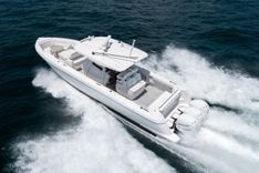 Купить яхту 40 2022 Intrepid 40 в Shestakov Yacht Sales