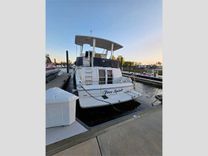 best yacht sales deals 43' Carver 1995 430 Cockpit Motor Yacht - Carver Yachts