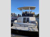 the best price on 43' Carver 1995 430 Cockpit Motor Yacht