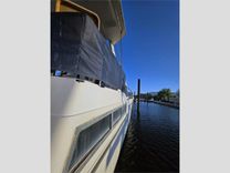 Buy a yacht 43' Carver 1995 430 Cockpit Motor Yacht 1995