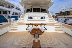 the best price on SPECULATOR 92 Enclosed Flybridge