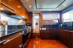 the best price on Oasis (Copy) 95 Motor Yacht