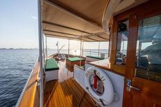 INNISFAIL Trumpy Fantail Houseboat