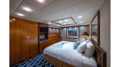 Buy a yacht SHALIMAR Trideck