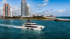 Custom Line Navetta 33 - FERRETTI CUSTOM LINE