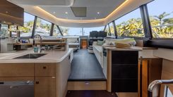 RELENTLESS 560 Flybridge price