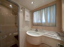 best yacht sales deals WHITE & SILVER 2000