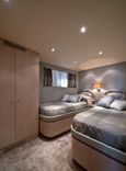 Buy a yacht WHITE & SILVER - Magnum Marine