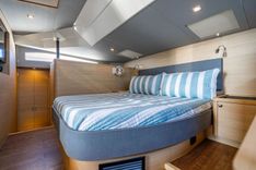 the best price on Aquila 44 Yacht 44