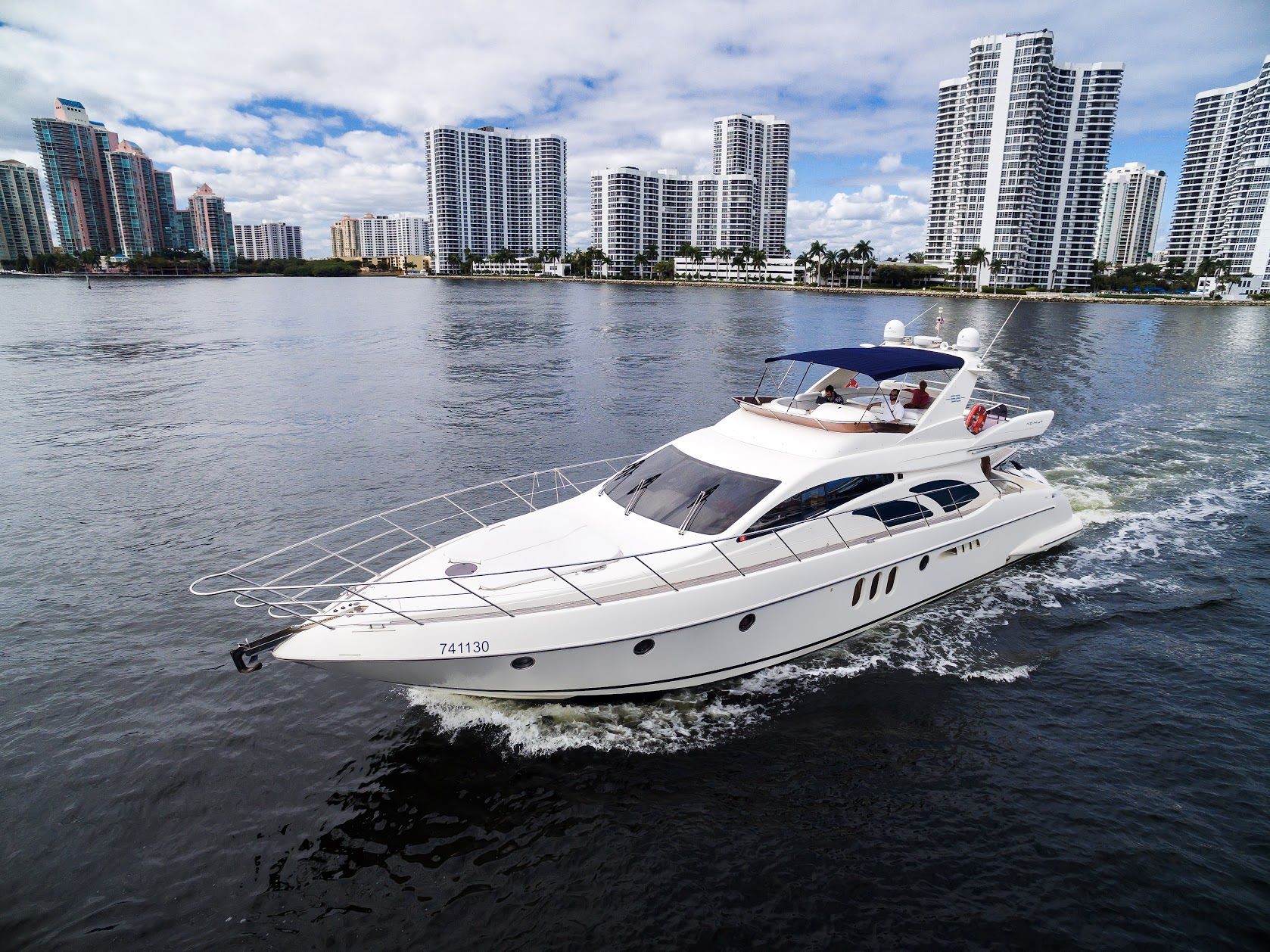 yacht charter companies miami